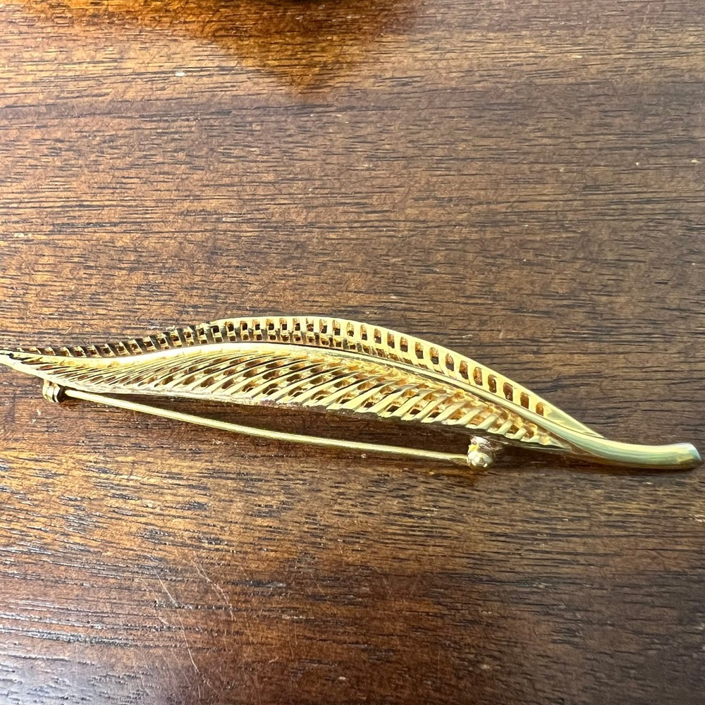 Corocraft Vintage Gold Tone Openwork Leaf Brooch Pin Mesh Lattice Design - Picture 4 of 7